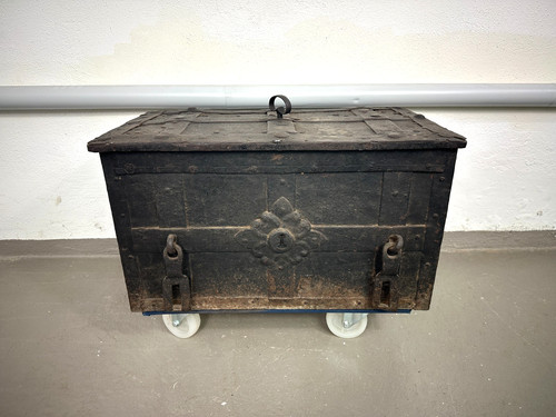 Antike kriegskasse eisentruhe - kriegskasse,